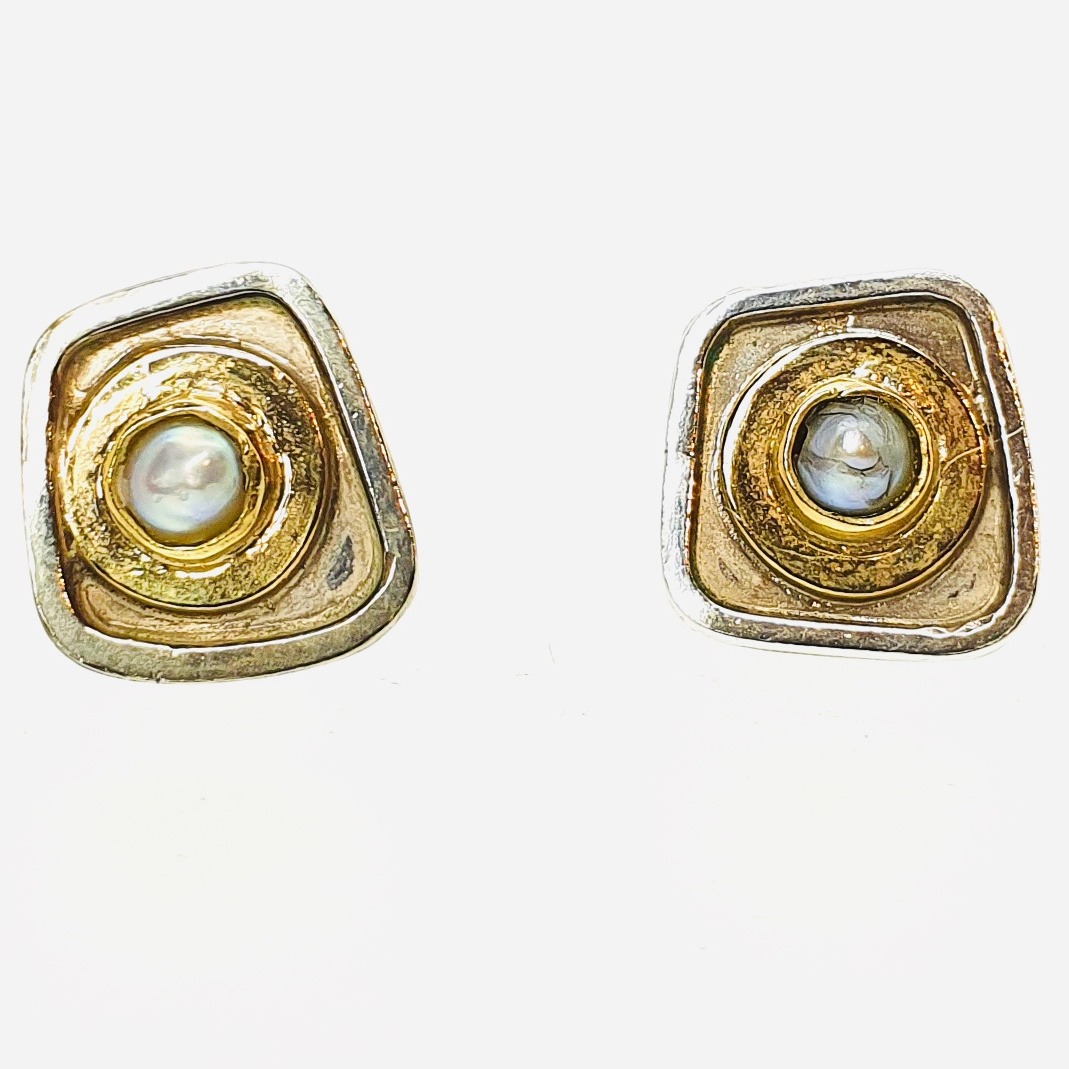 Pearl Earstuds of Silver and Gold Pearl Earstuds of Silver and Gold